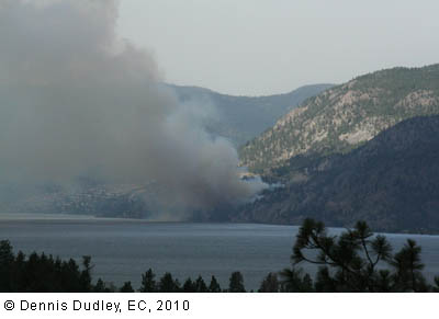 Forest fire near Peachland, British Columbia, on July 12, 2010.  Dennis Dudley © Environment Canada 2010.